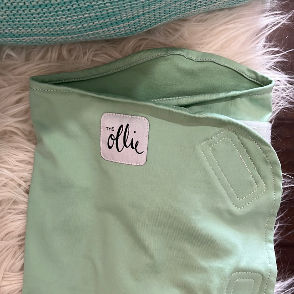 Green Ollie Swaddle - like new - only used a couple of months, sporadically